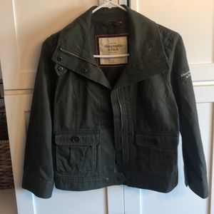 Army green light Abercrombie jacket